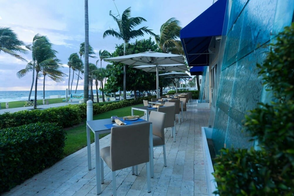 Фото Royal Blues Hotel