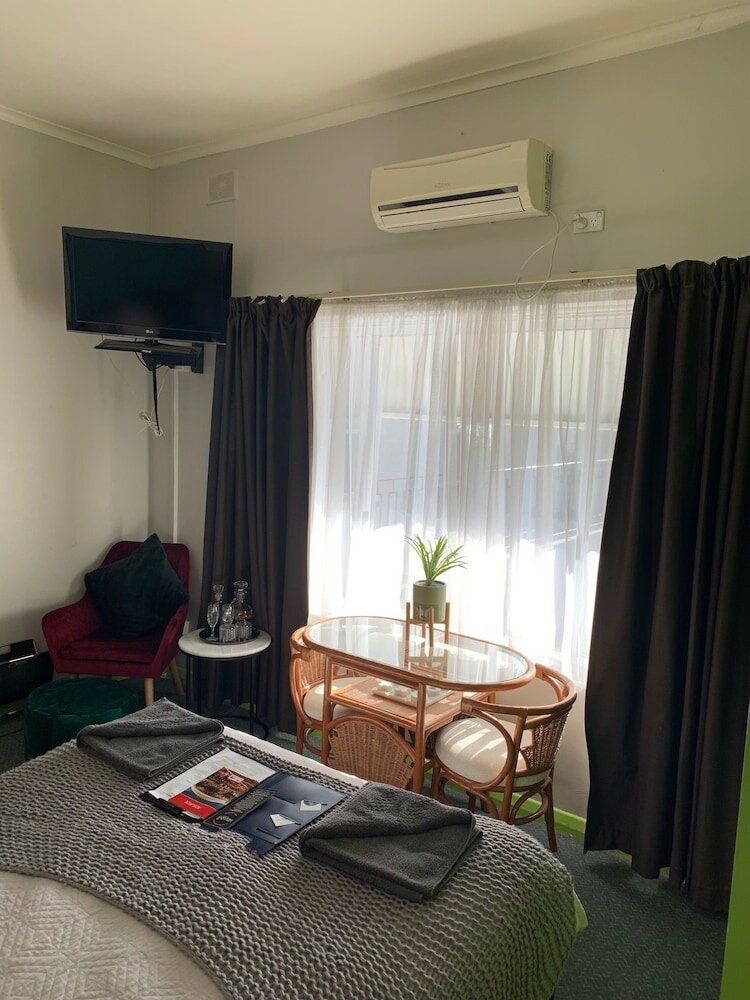 Фото Hello Adelaide Motel and Apartments