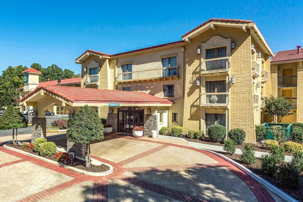 Фото Quality Inn & Suites Airport