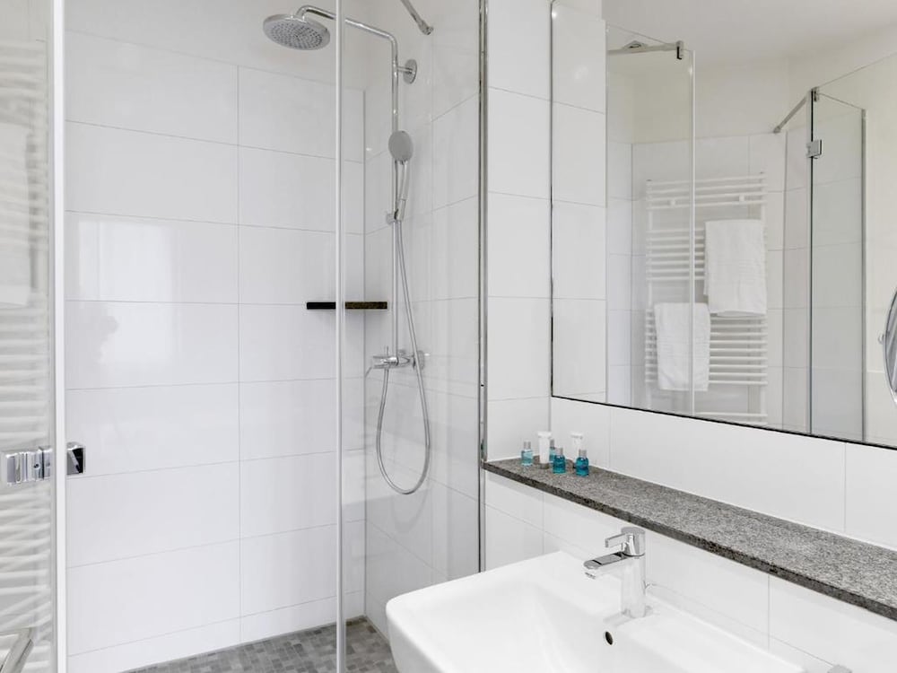 Фото The Red Apartments