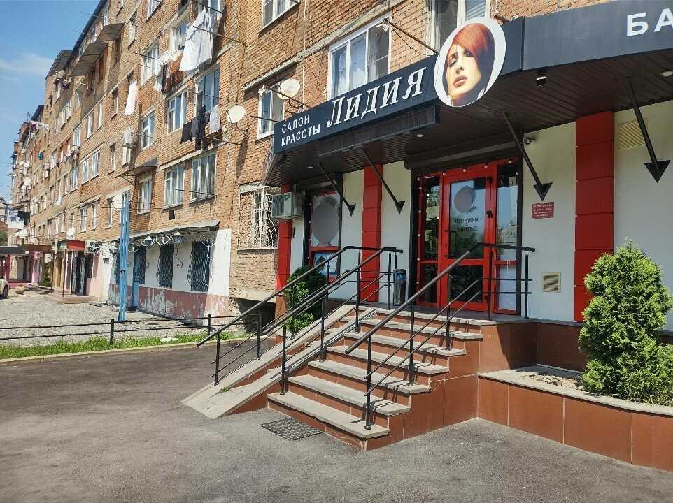 Порно әуесқой әйелі жақын жерде күйеуімен трахает