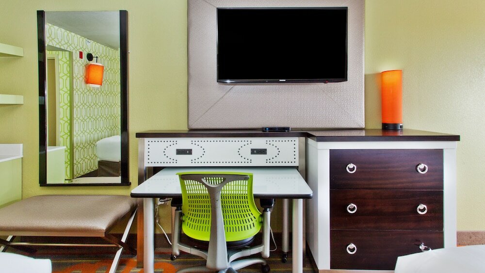 Фото Holiday Inn Express Atlanta Galleria - Ballpark Area, an Ihg Hotel