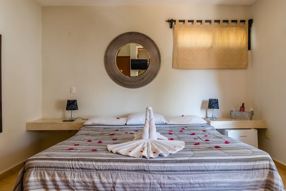 Фото Moonshine Hotel