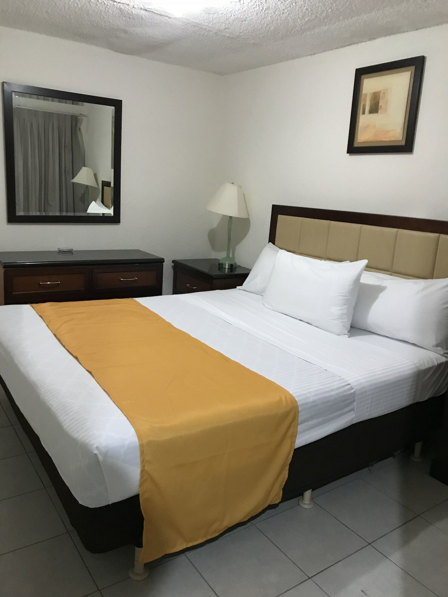 Фото Hotel Guillen Jr