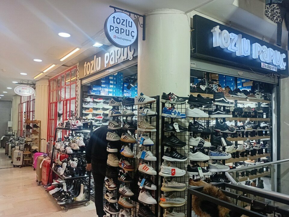 Shoe store Dusty Shoe, Istanbul, photo