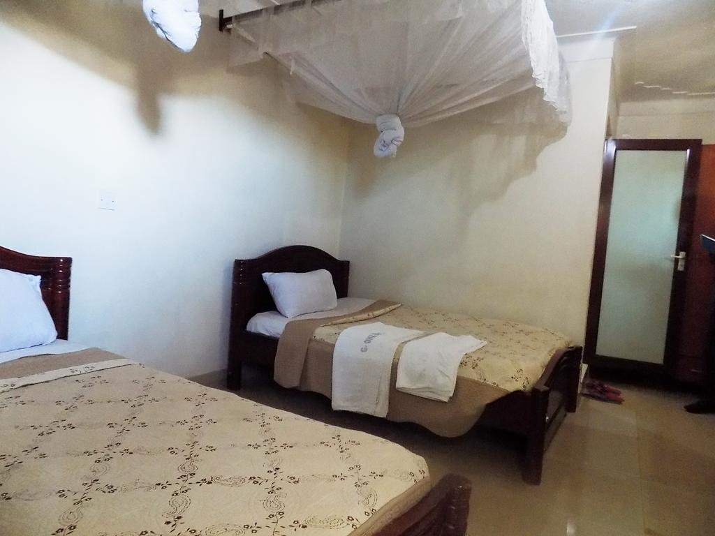 Фото G One Hotel