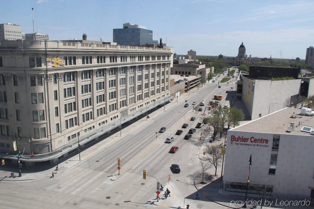 Фото Holiday Inn and Suites Winnipeg Downtown
