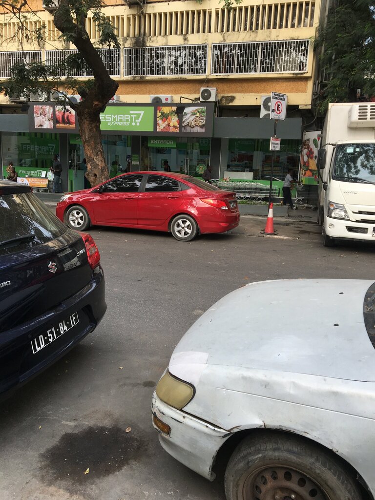 Supermarket Fresmart, Loanda, photo