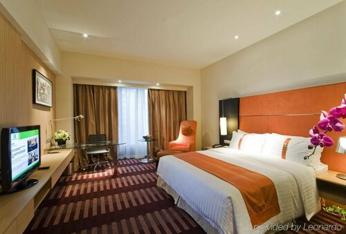 Внешний вид отеля Holiday Inn Shanghai Hongqiao West (Shanghai Hongqiao International Airport) в Цинпу, фото 4