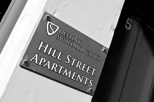 Внешний вид отеля Destiny Scotland - Hill Street Apartments в Эдинбурге, фото 4