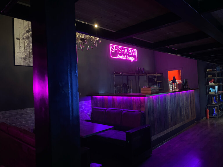 Әйелін ақшаға сатып жатқан күйеуінің порносын көріңіз.