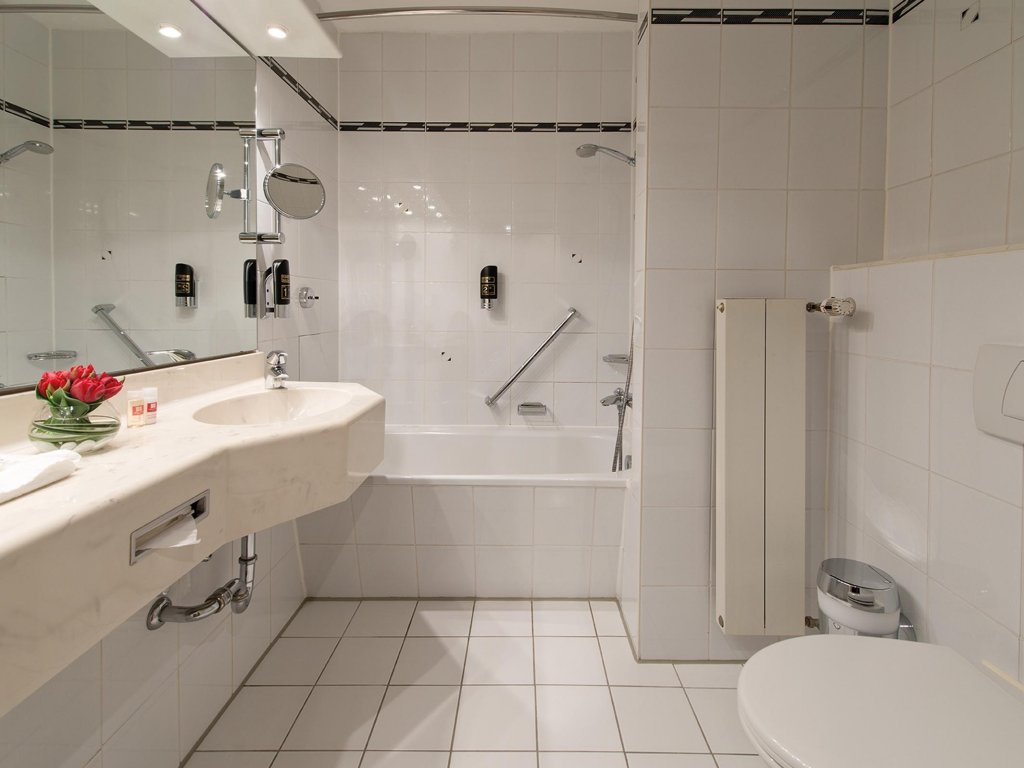 Фото Leonardo Hotel Munich Arabellapark