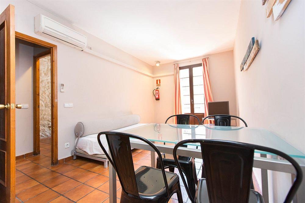 Фото AinB Las Ramblas-Guardia Apartments