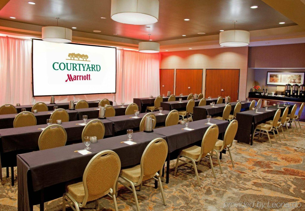 Фото Courtyard by Marriott Seattle Bellevue/Downtown