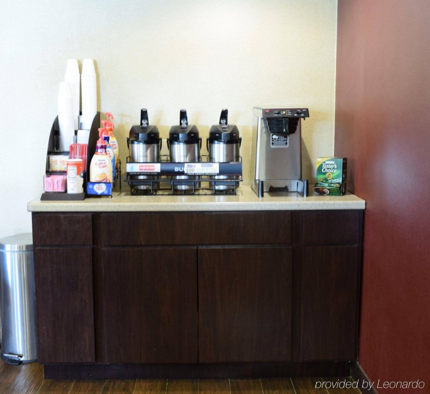 Фото Red Roof Inn Plus+ University at Buffalo - Amherst