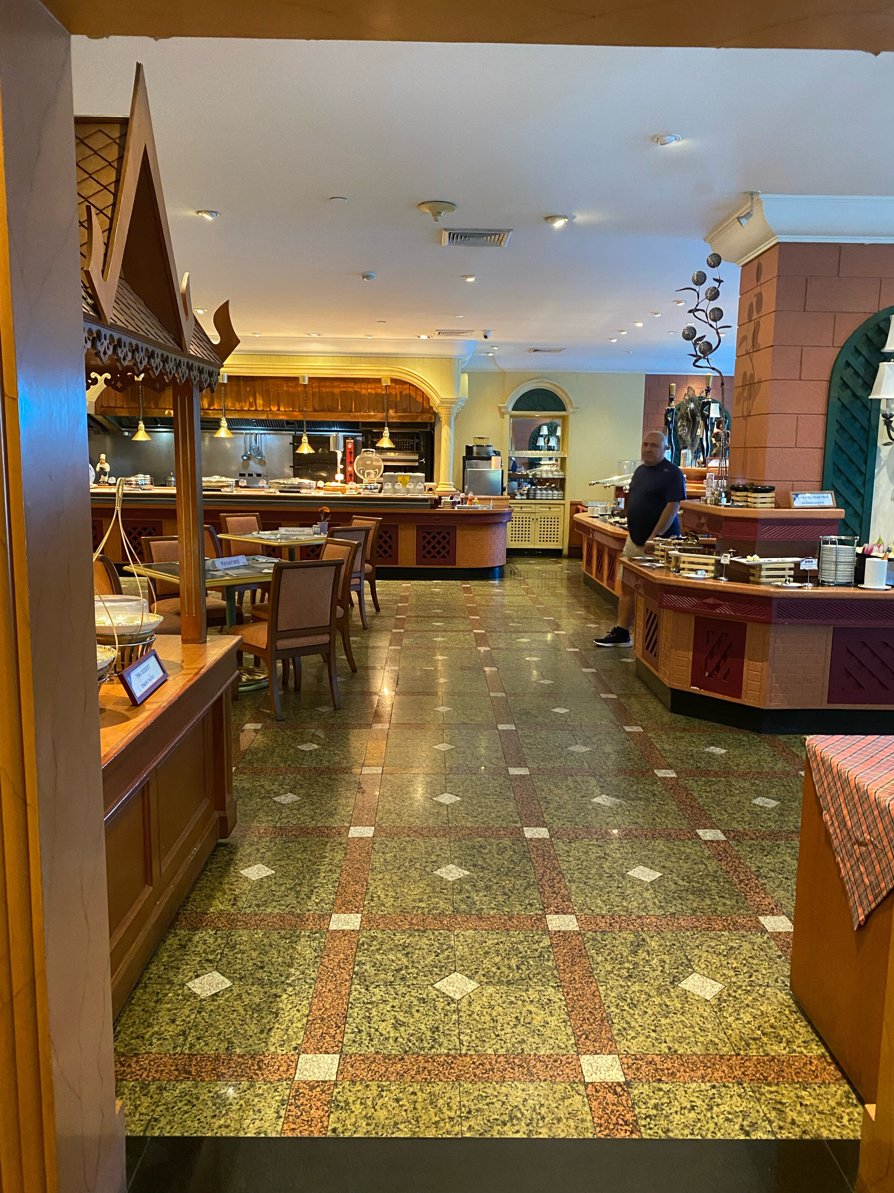 Фото Golden Tulip Sovereign Hotel