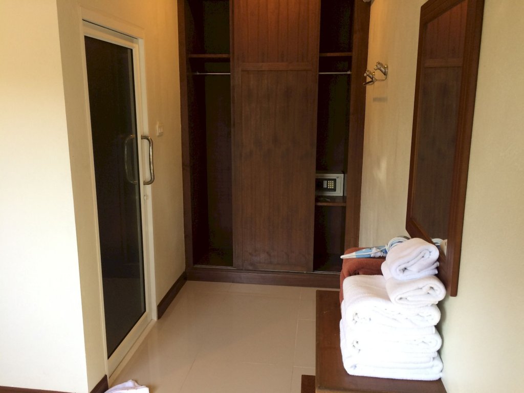 Фото Phuket Airport Villa