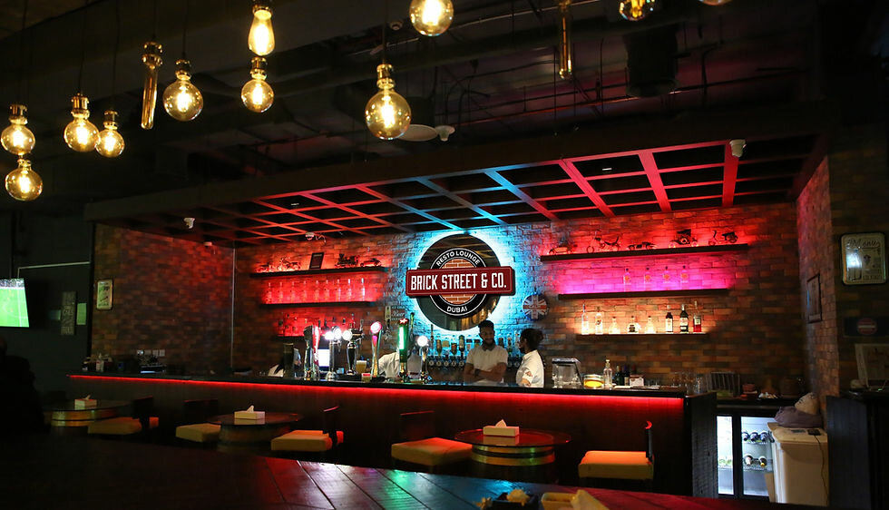 Bar, pub Brick Street & Company, Dubai, photo