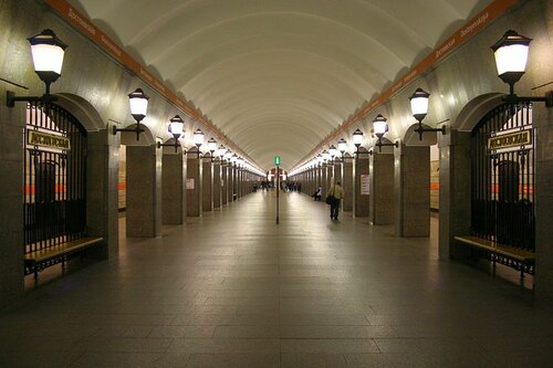 Dostoyevskaya (Saint Petersburg, Vladimirskiy Avenue, 21) metro stansiyasi