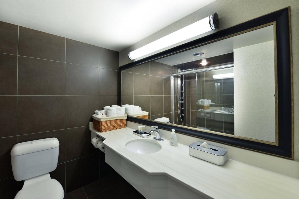 Фото Victoria Inn Hotel and Convention Centre Winnipeg