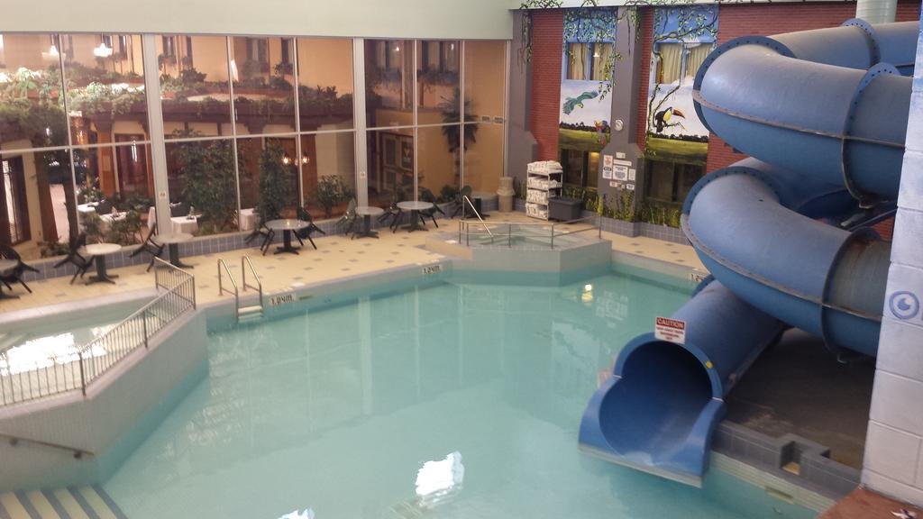 Фото Canad Inns Destination Centre Fort Garry