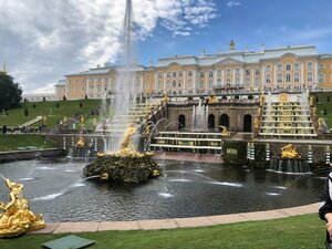 Главные ворота Верхнего сада (Санкт-Петербург, Петергоф, Санкт-Петербургский проспект), достопримечательность в Петергофе