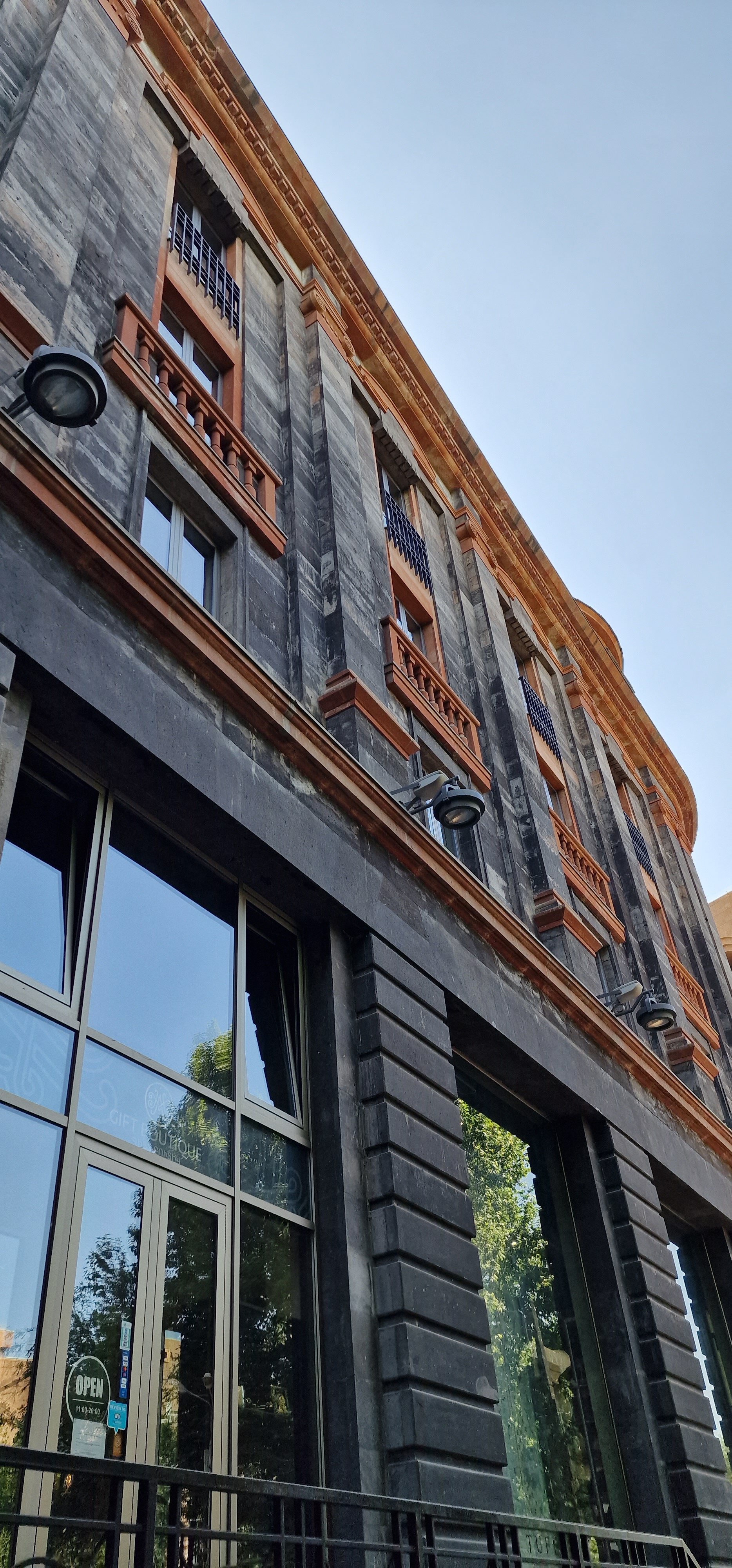 Фото Tufenkian Historic Yerevan Hotel