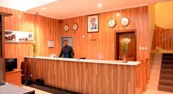 Фото La Posh Hotel