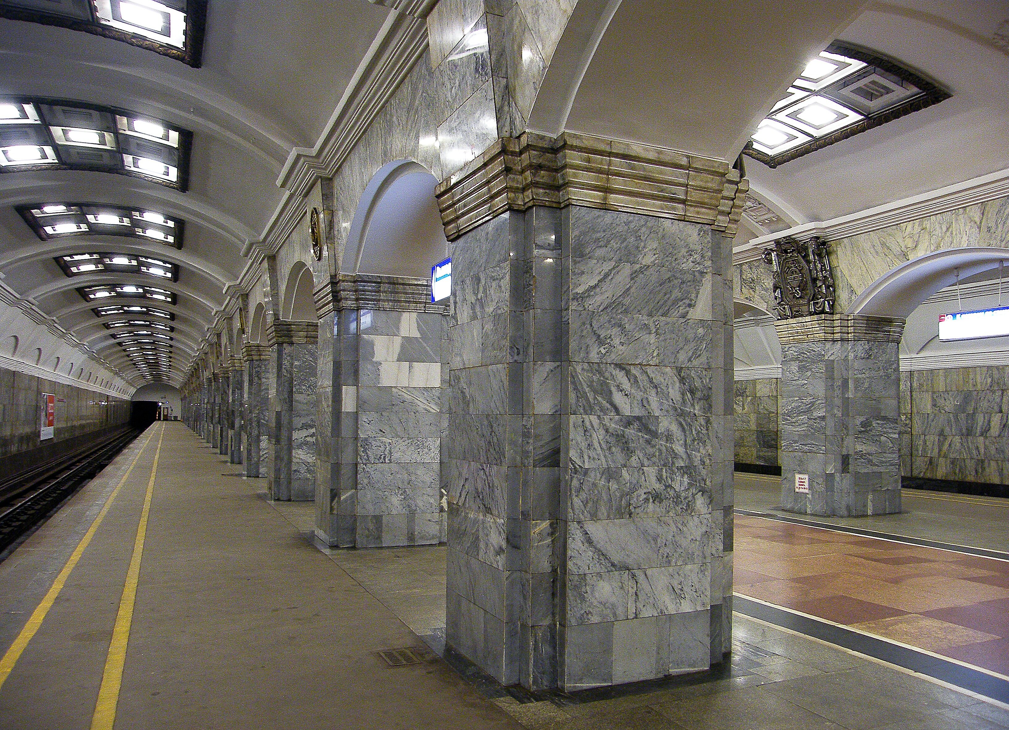 Кировский завод метро фото