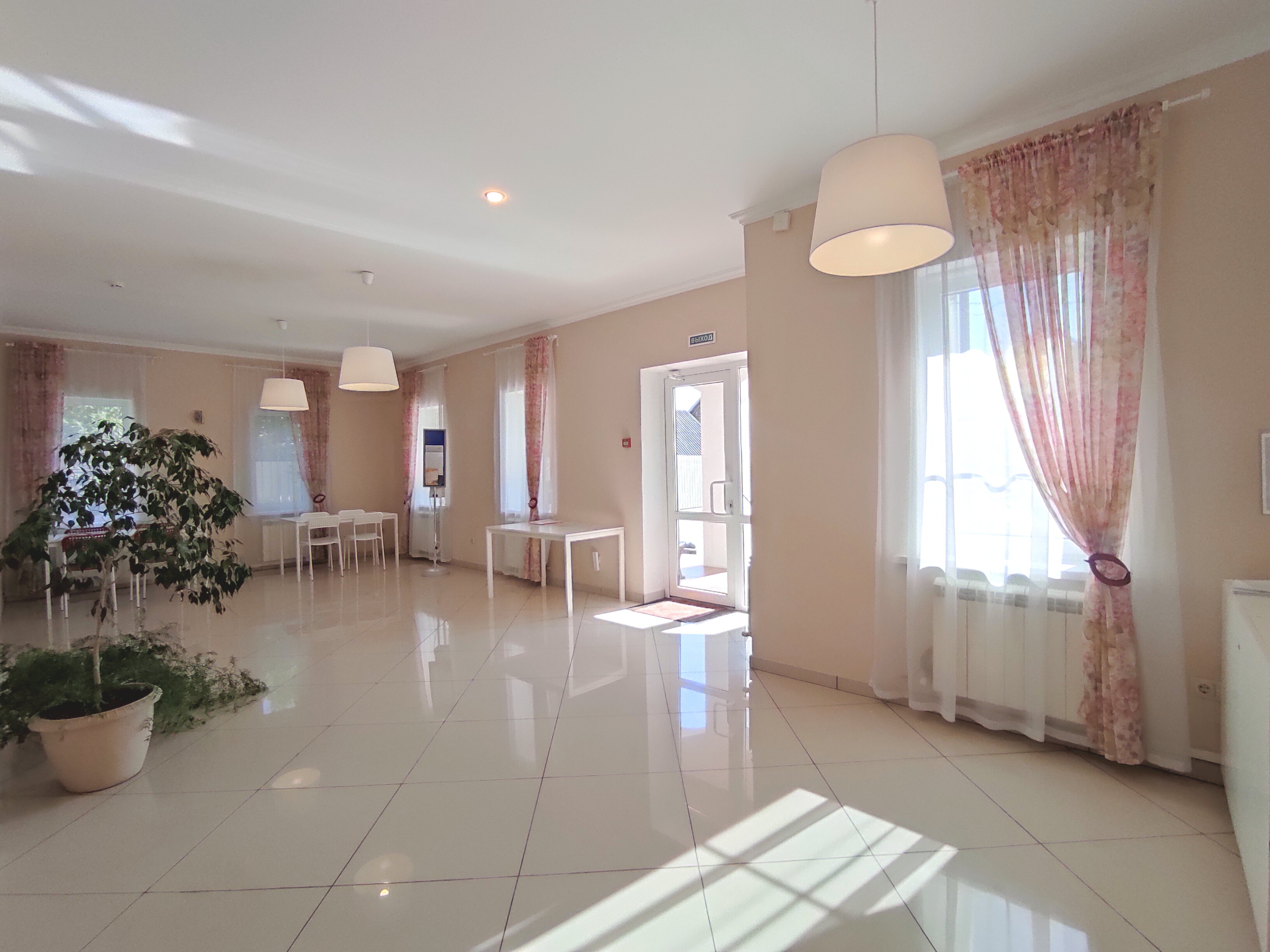 Фото Август