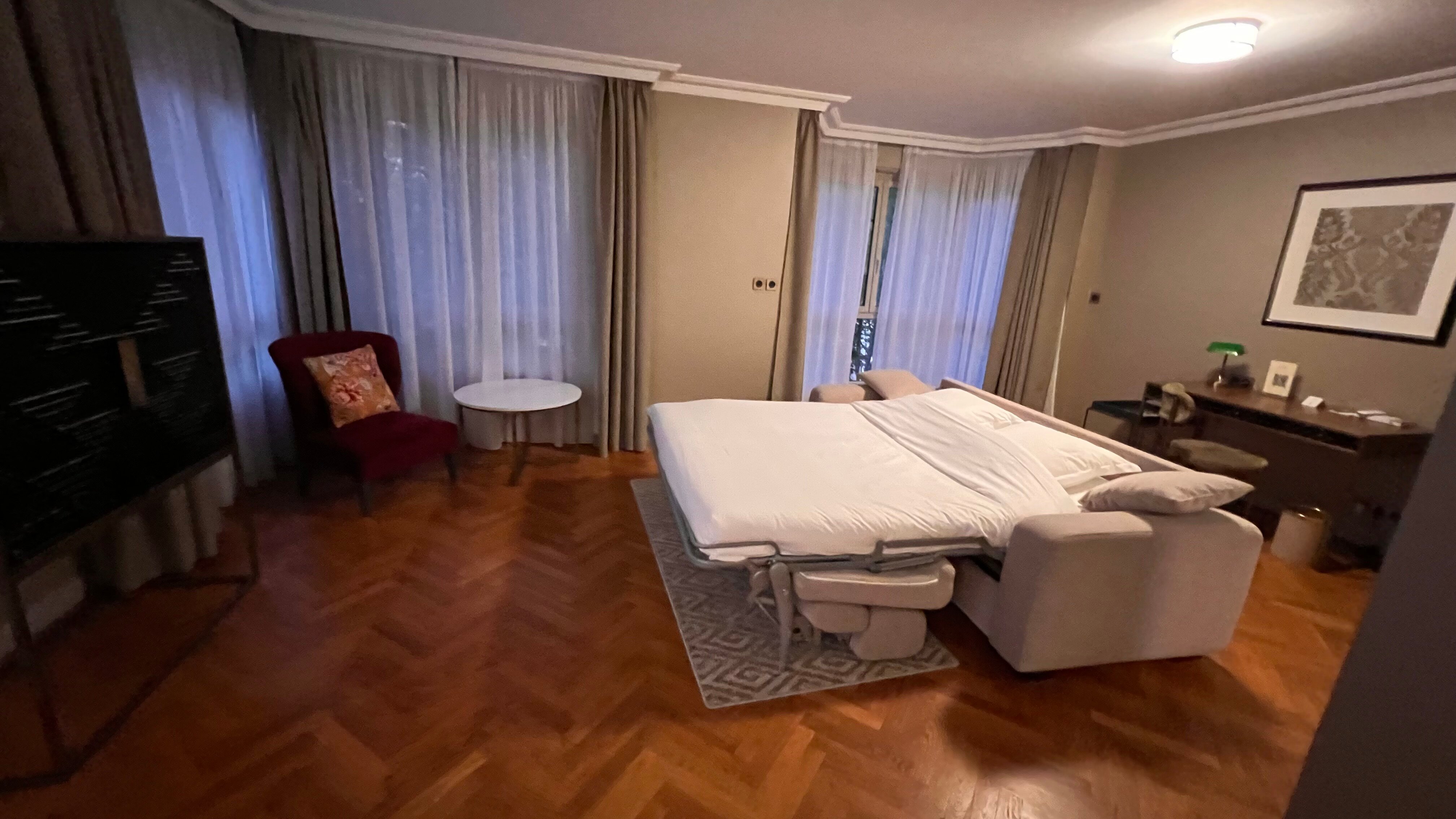 Фото Warwick Reine Astrid Lyon