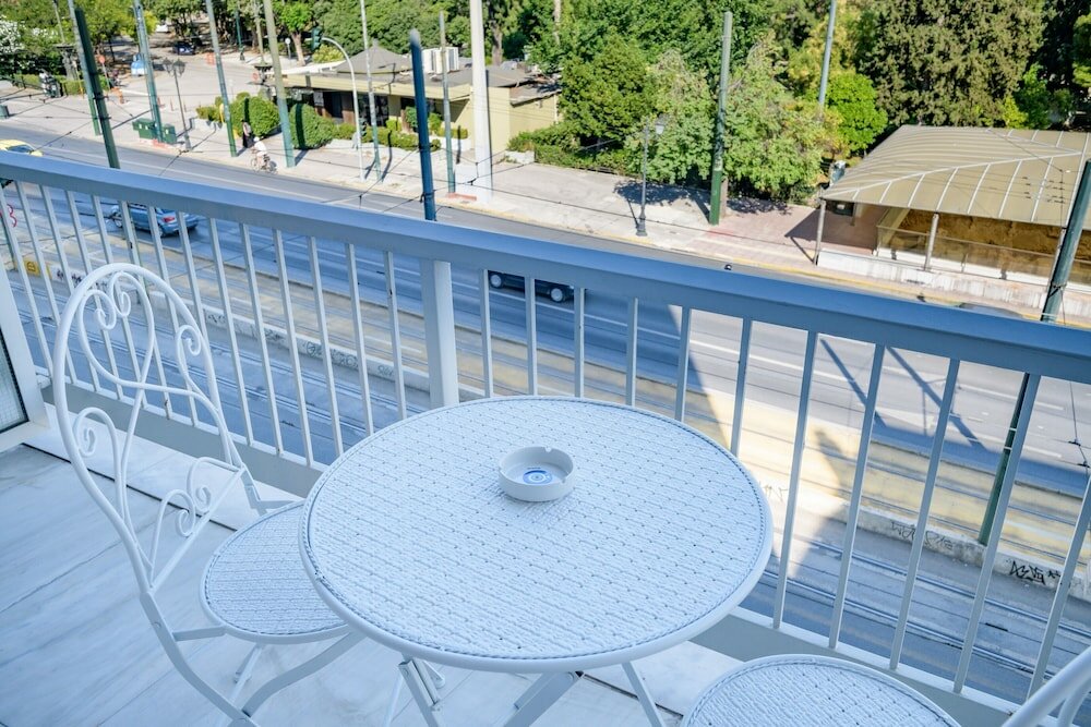 Фото Lush Sapphire apt in the heart of Athens