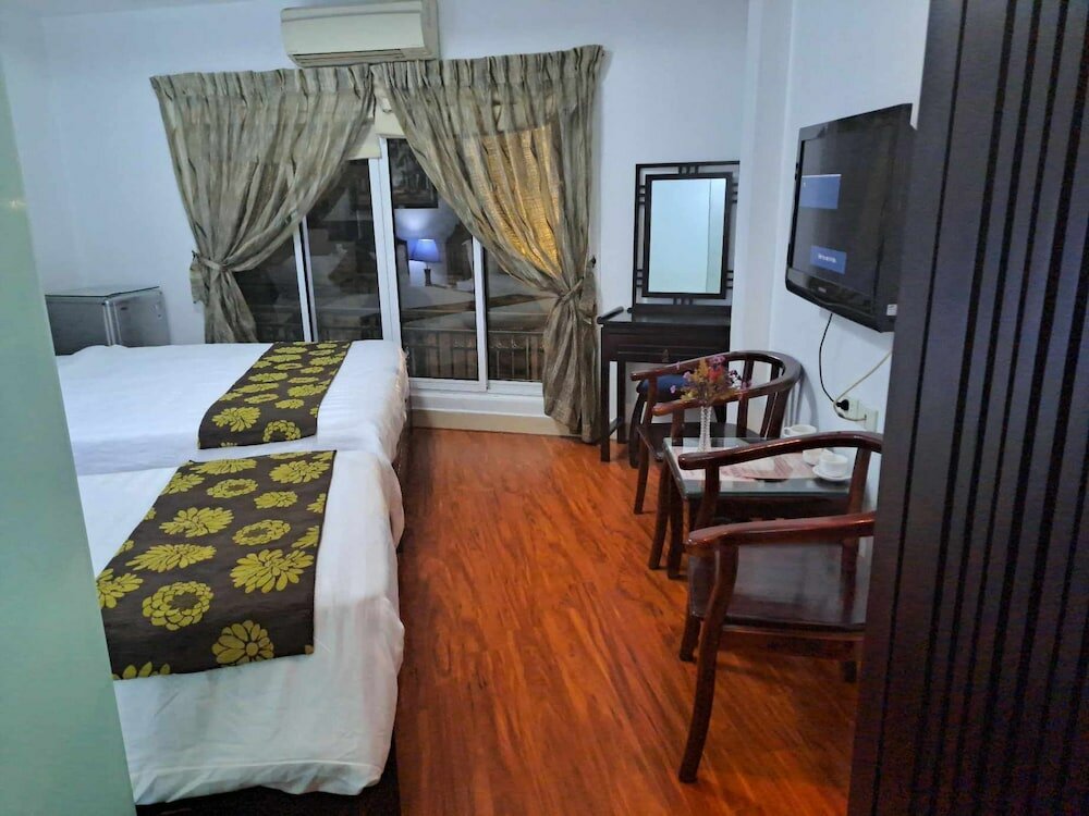 Фото South Gate Hotel