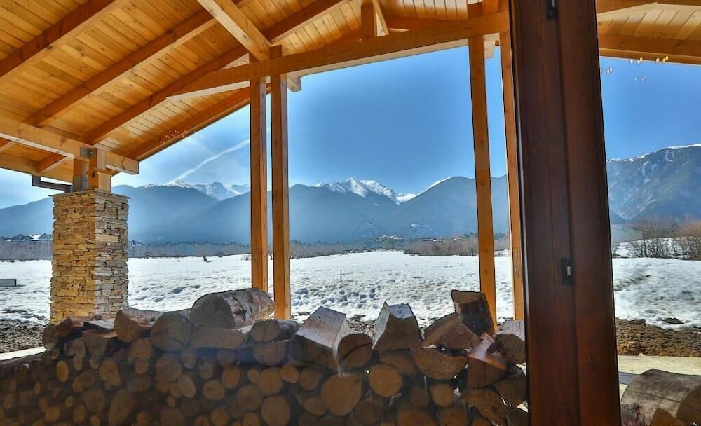 Фото Luxurious Chalet near Pirin Golf Resort