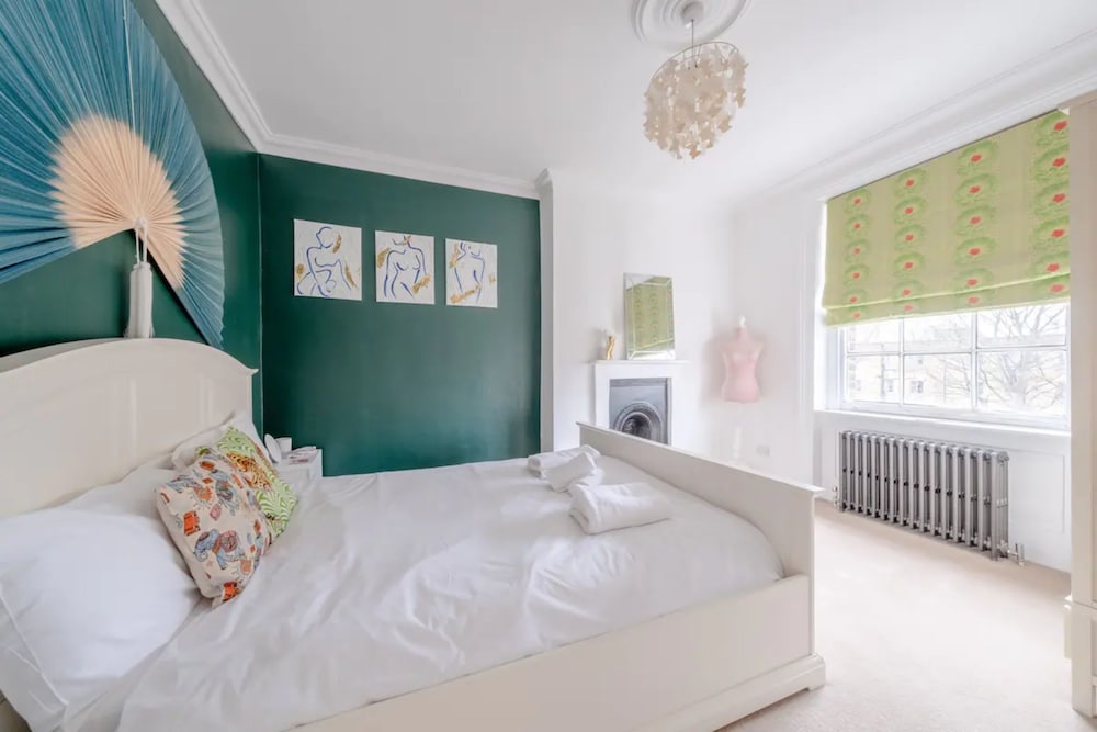 Фото Beautiful and Central 3 Bedroom Retreat in Angel