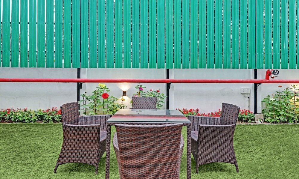 Фото Treebo Trend Kanopy Greens