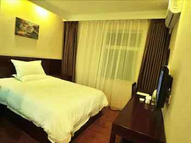 Фото GreenTree Inn Kunming Chenggong University City Hsr Station Shilin Street Express Hotel