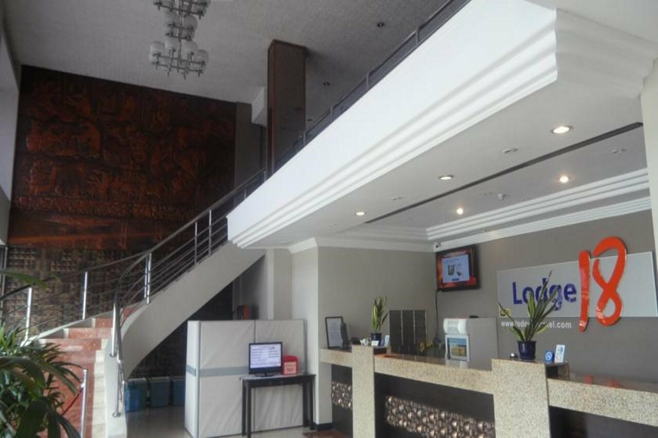 Фото Lodge 18 Hotel