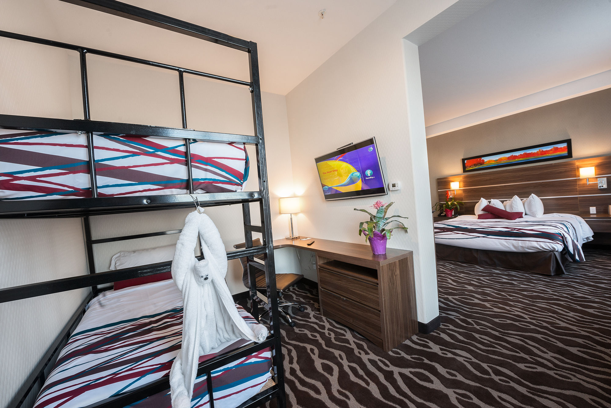 Фото Encore Suites by Service Plus Inns