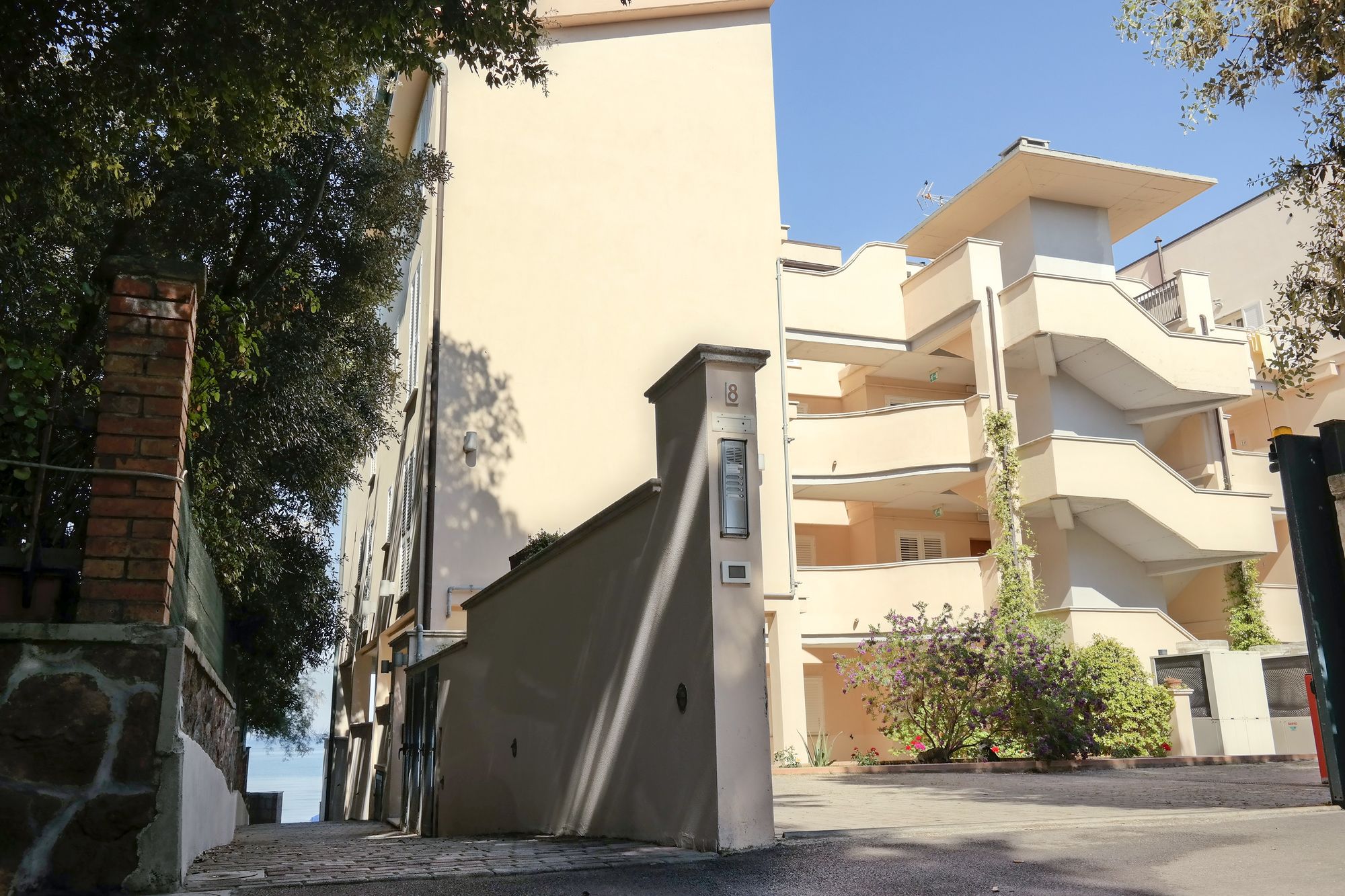 Фото Hotel Villa Lo Scoglietto