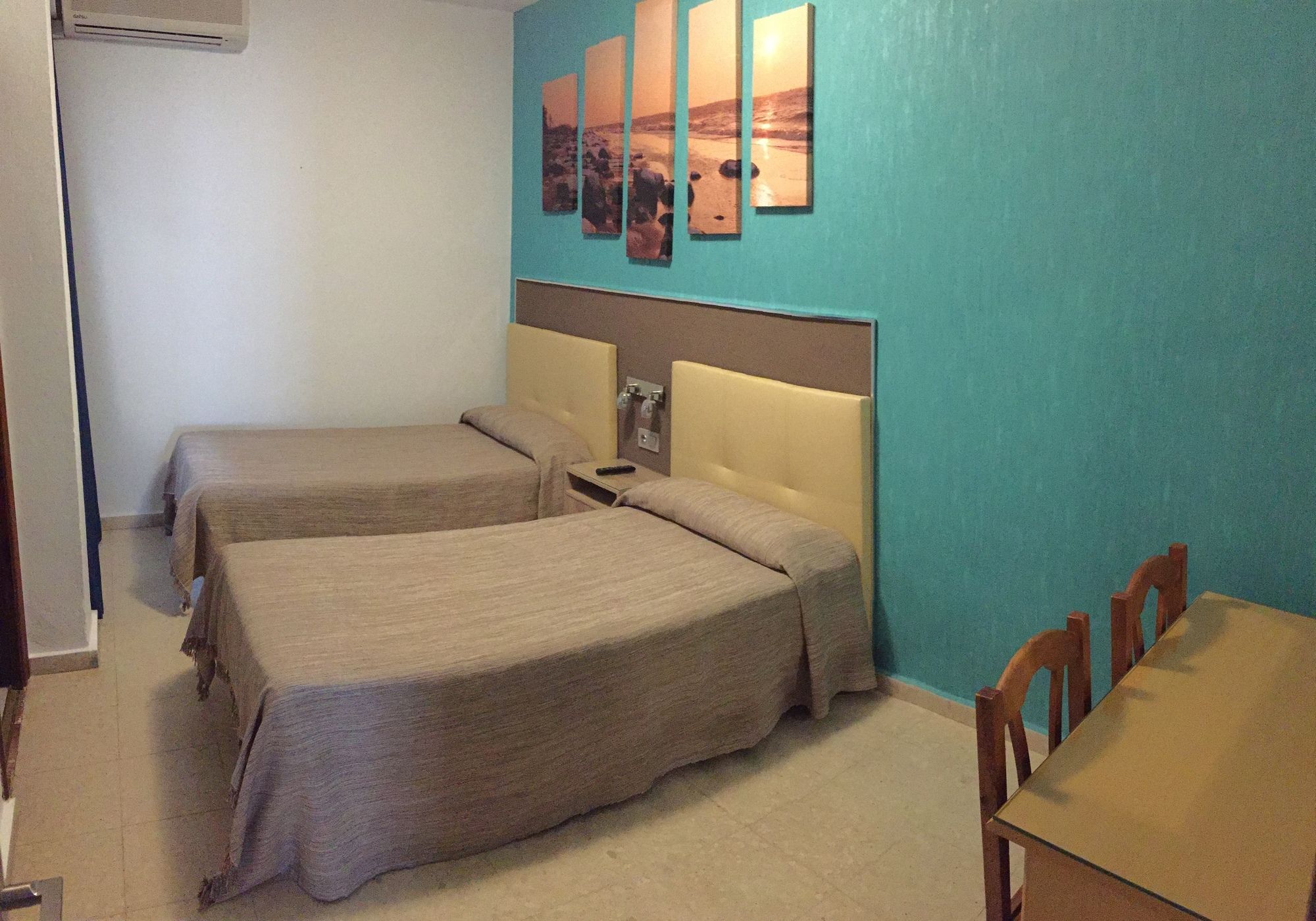 Фото Hostal La Pilarica