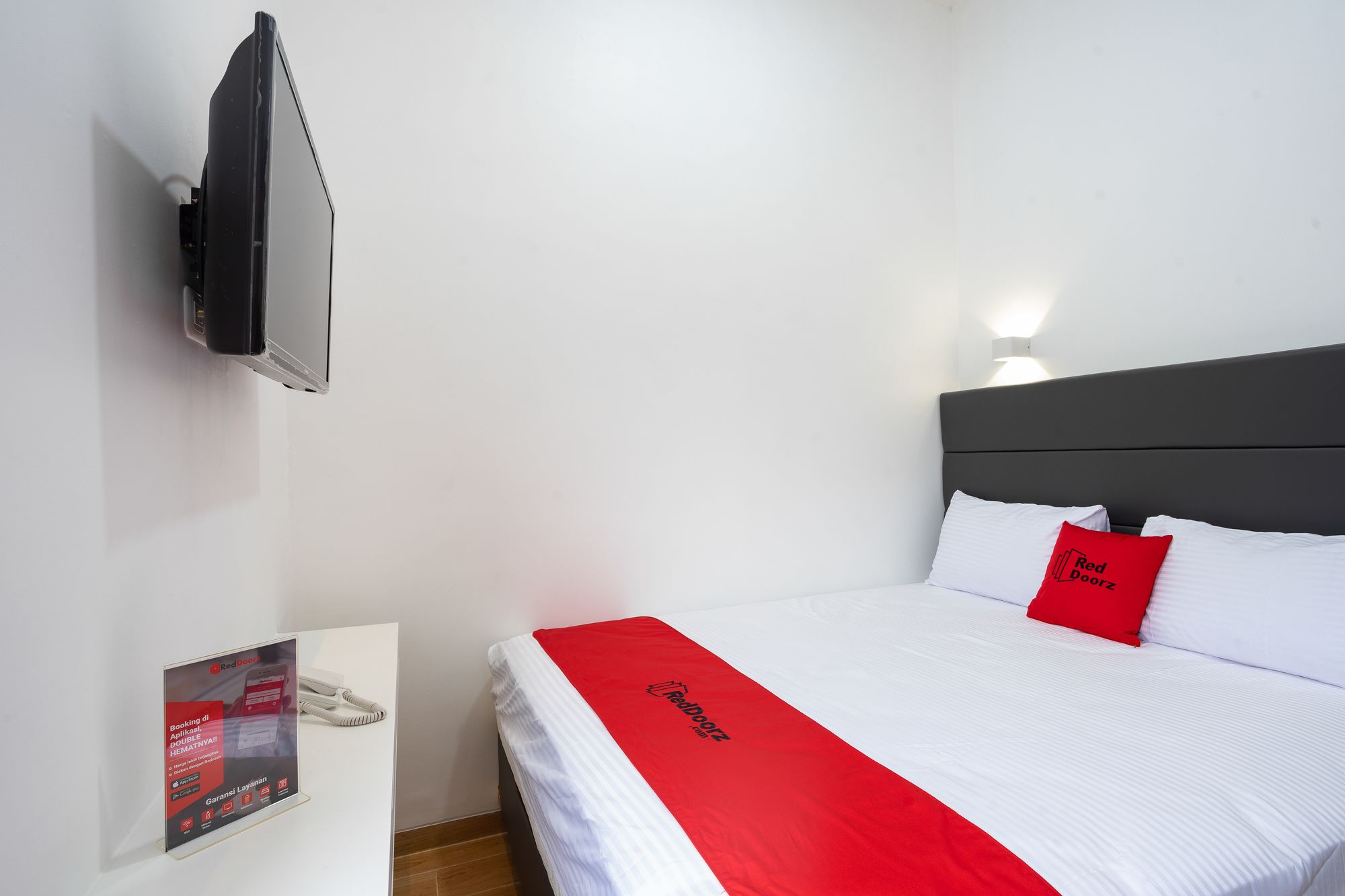 Фото RedDoorz Plus @ Danau Sunter Utara