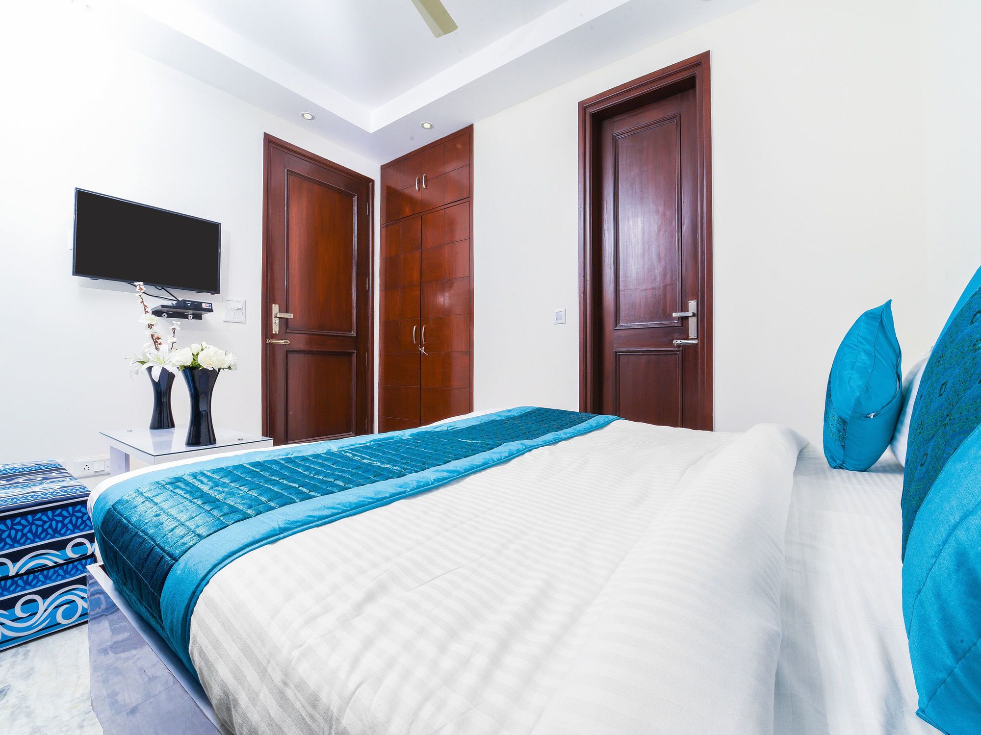 Фото Oyo 15623 Golden Crystal