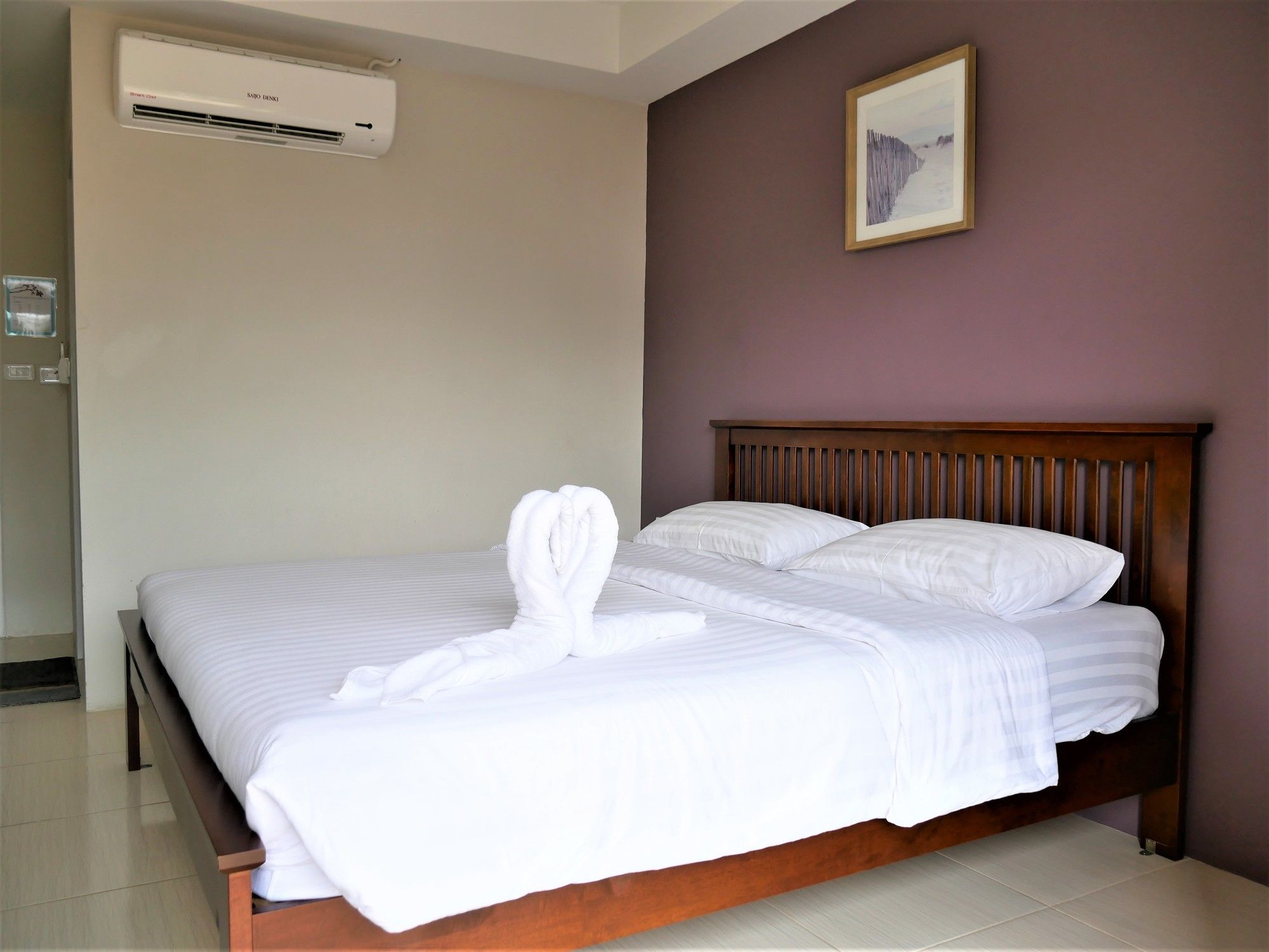 Фото Yellow House Rayong