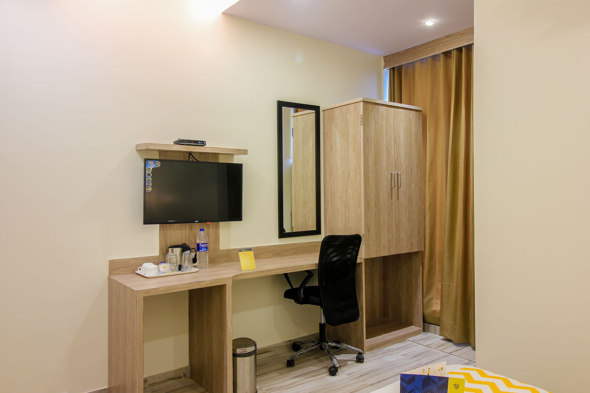 Фото FabHotel Aksa International Andheri East