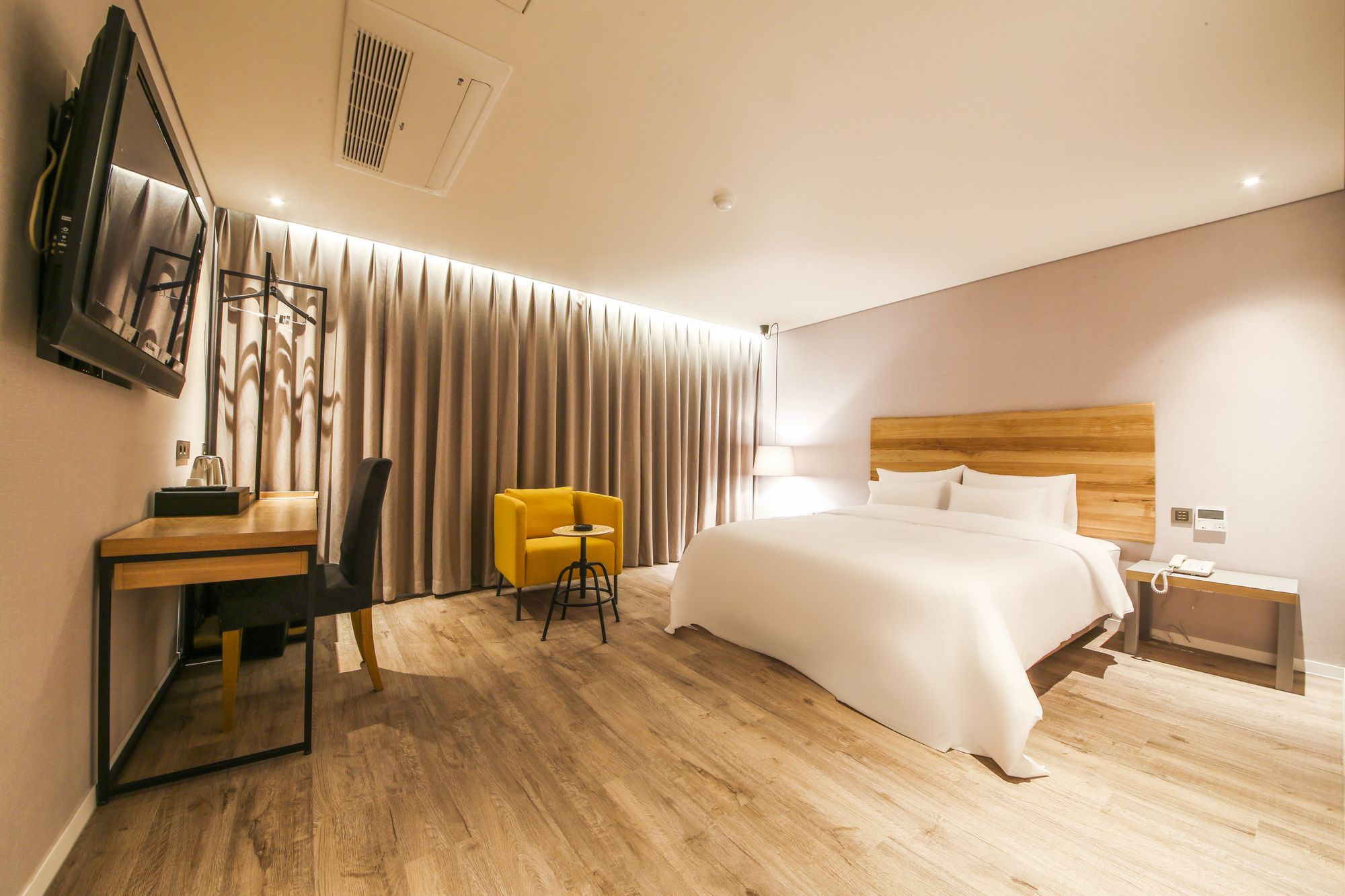 Фото Hotel Londoner Yongwon