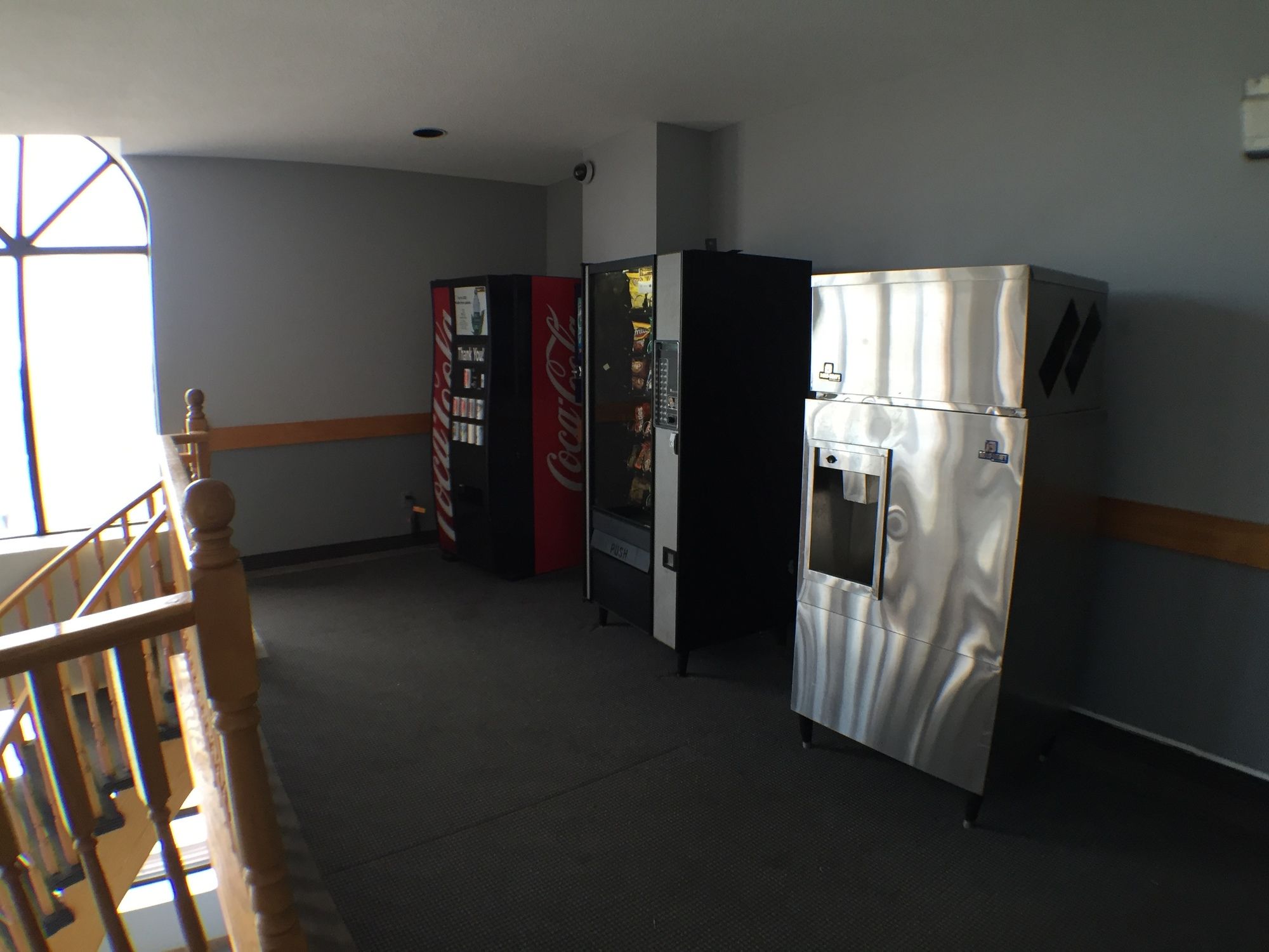 Фото Super 8 by Wyndham Mt Hope Hamilton Intl Arpt On