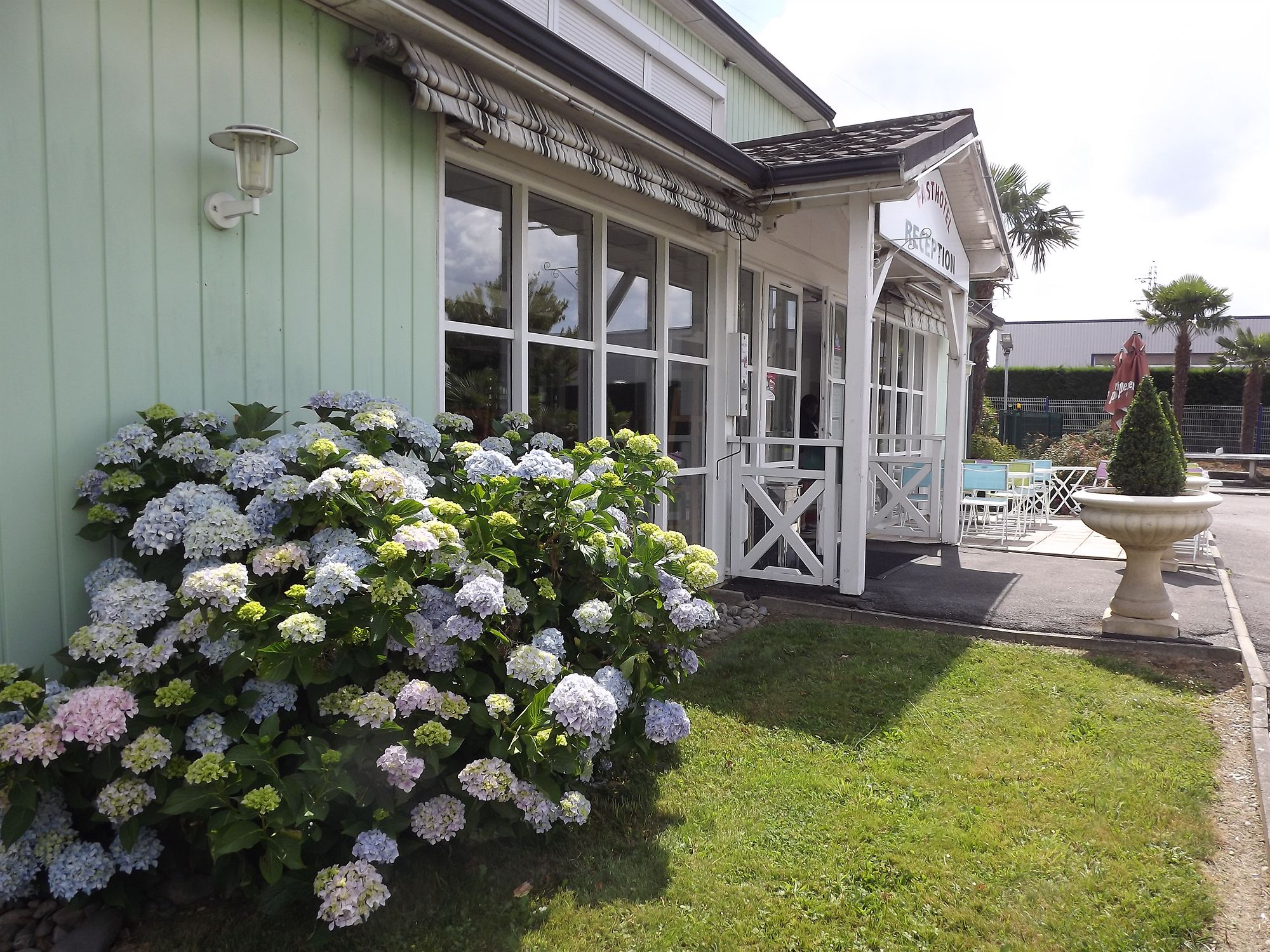 Фото отеля 2