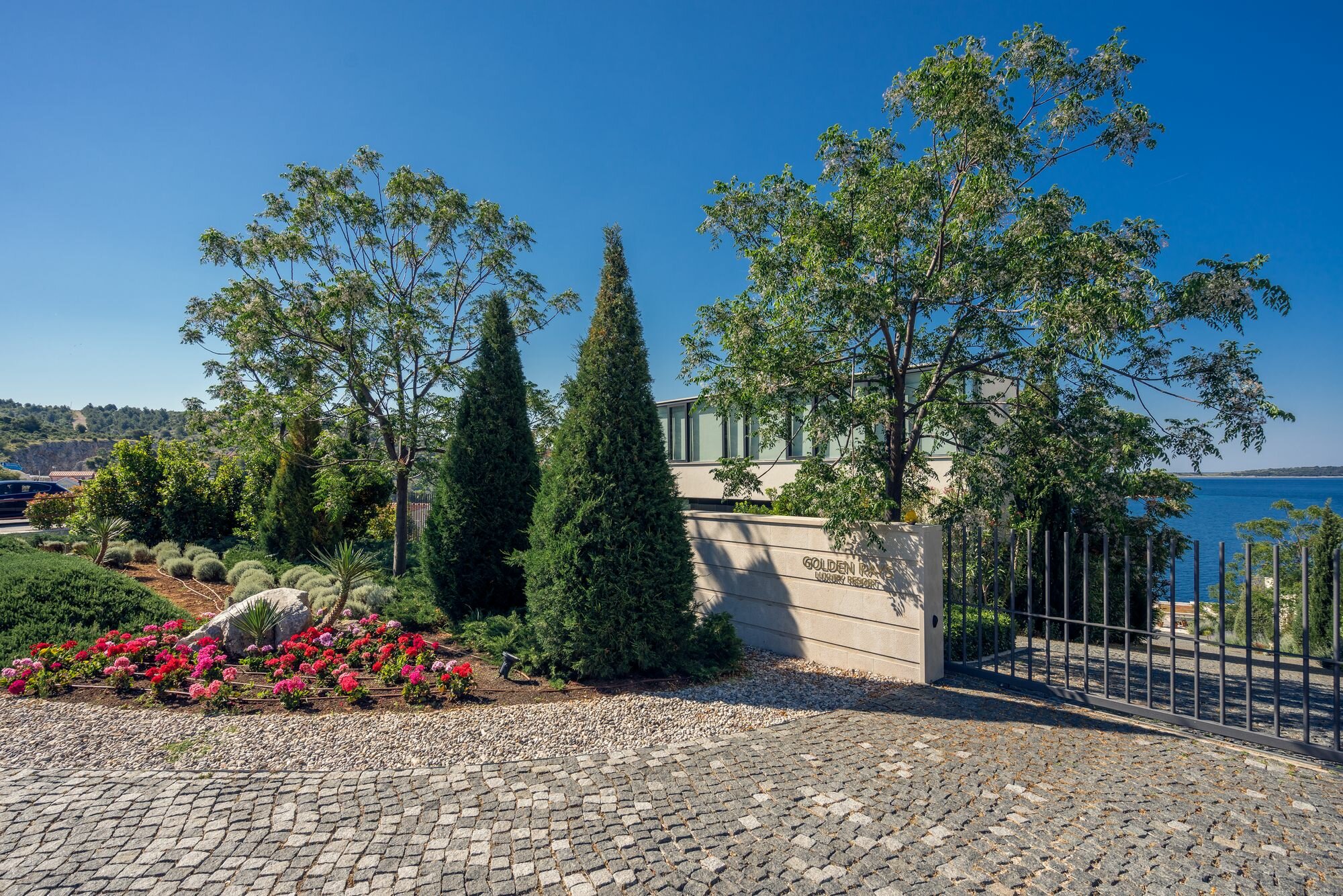 Фото Golden Rays Luxury Apartments