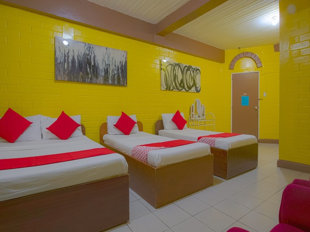 Фото Oyo 749 La Maria Pension And Tourist Inn Hotel